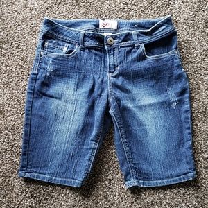 Womens So Relaxed Jean Shorts.
